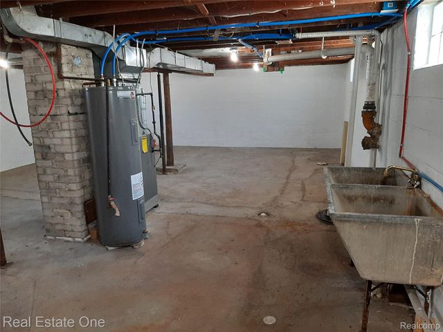 1850 + 1852 Ward Road, Bloomfield Charter Township, MI 48302