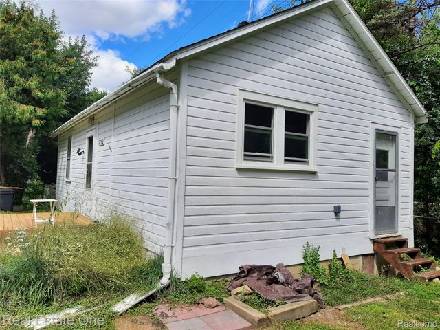 1850 + 1852 Ward Road, Bloomfield Charter Township, MI 48302