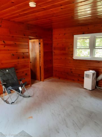 1850 + 1852 Ward Road, Bloomfield Charter Township, MI 48302