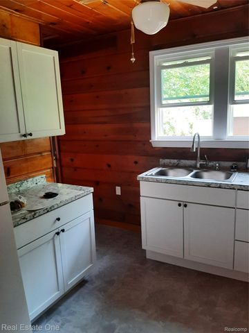 1850 + 1852 Ward Road, Bloomfield Charter Township, MI 48302