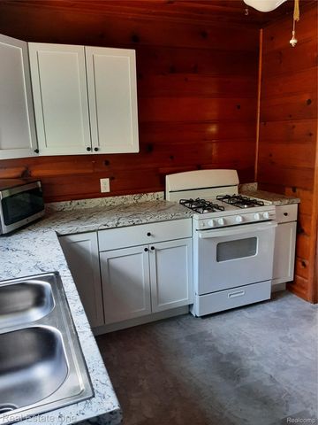1850 + 1852 Ward Road, Bloomfield Charter Township, MI 48302