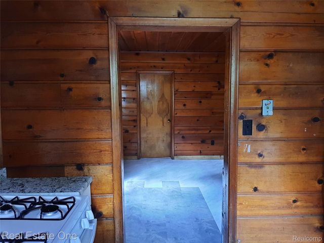 1850 + 1852 Ward Road, Bloomfield Charter Township, MI 48302