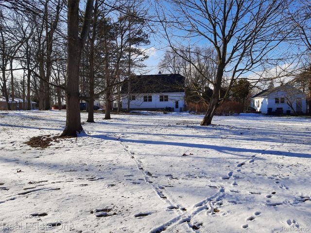 1850 + 1852 Ward Road, Bloomfield Charter Township, MI 48302