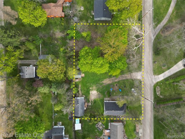 1850 + 1852 Ward Road, Bloomfield Charter Township, MI 48302