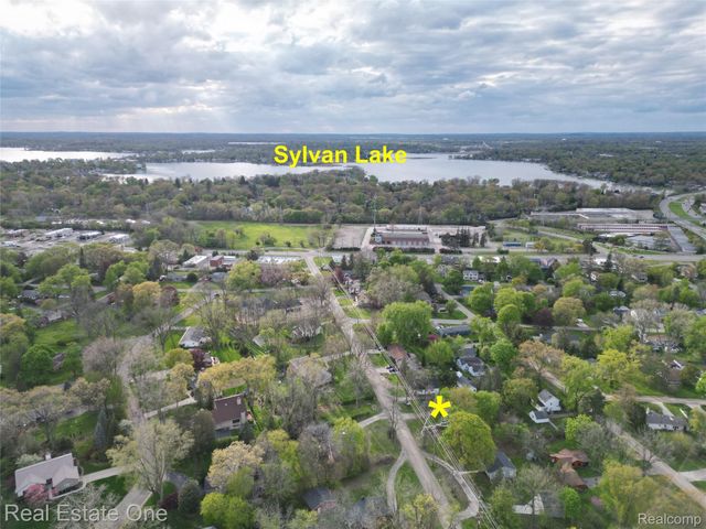 1850 + 1852 Ward Road, Bloomfield Charter Township, MI 48302