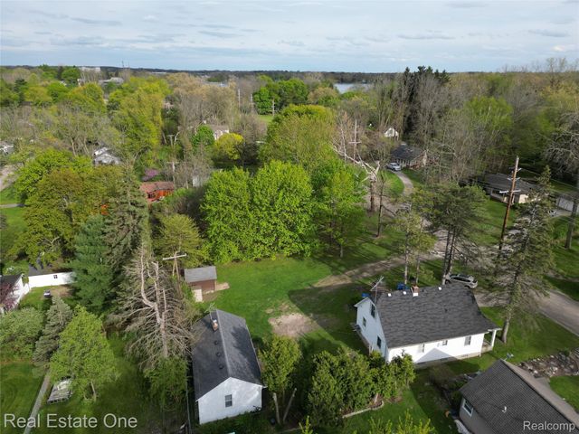 1850 + 1852 Ward Road, Bloomfield Charter Township, MI 48302