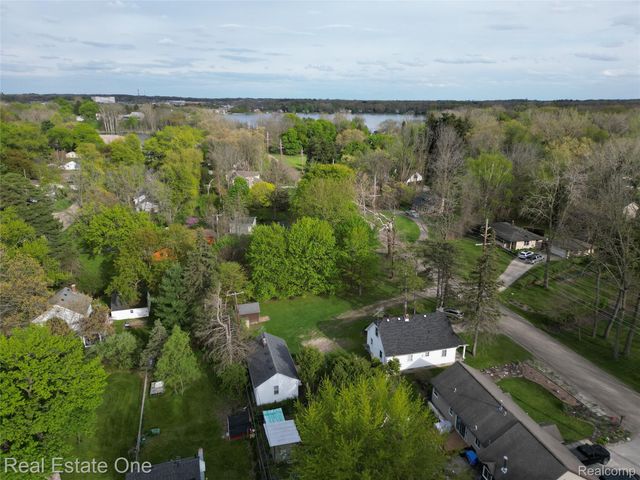 1850 + 1852 Ward Road, Bloomfield Charter Township, MI 48302