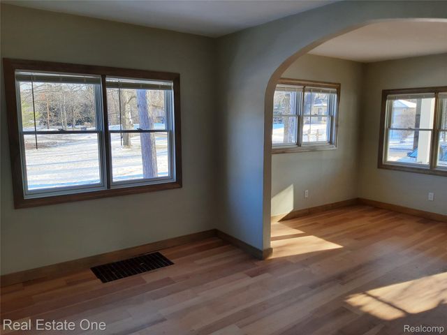 1850 + 1852 Ward Road, Bloomfield Charter Township, MI 48302