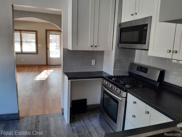 1850 + 1852 Ward Road, Bloomfield Charter Township, MI 48302