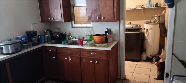 555-565 LEE ROAD, Jacksonville, FL 32225