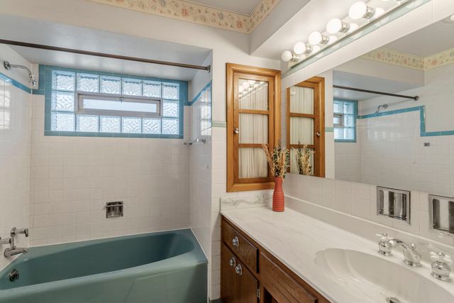 10801 S Tripp Avenue, Oak Lawn, IL 60453