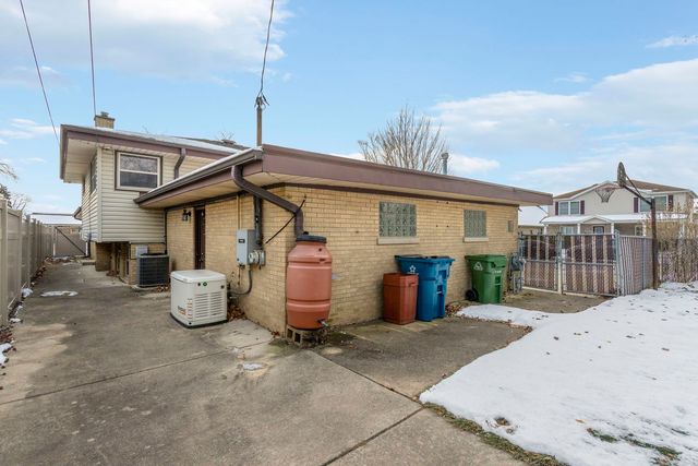 10801 S Tripp Avenue, Oak Lawn, IL 60453