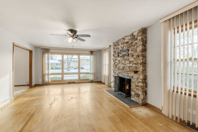 10801 S Tripp Avenue, Oak Lawn, IL 60453