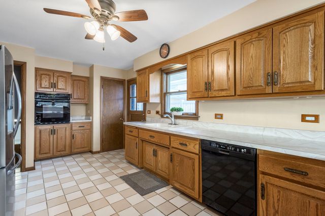 10801 S Tripp Avenue, Oak Lawn, IL 60453