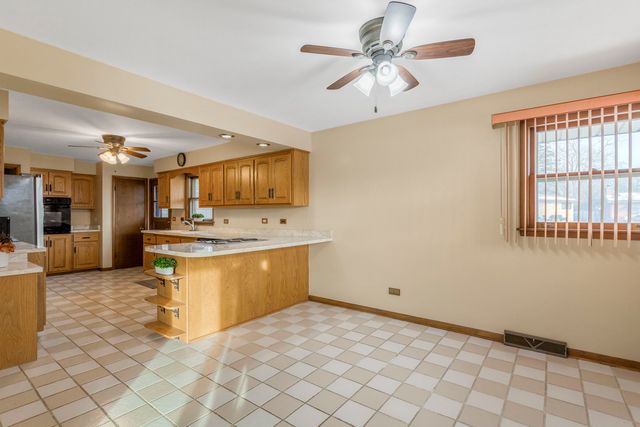 10801 S Tripp Avenue, Oak Lawn, IL 60453