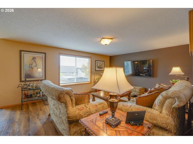 2107 N 5TH Way, Ridgefield, WA 98642