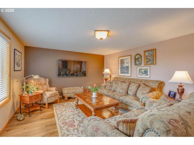 2107 N 5TH Way, Ridgefield, WA 98642