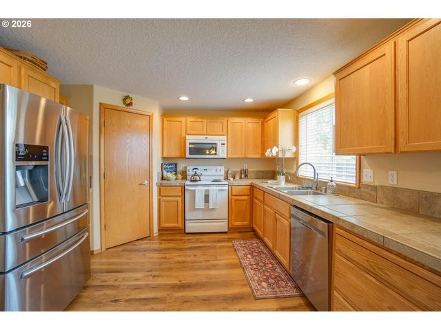 2107 N 5TH Way, Ridgefield, WA 98642