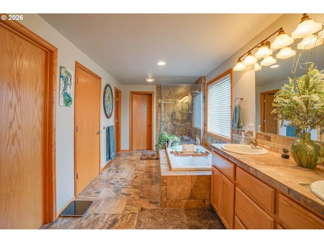 2107 N 5TH Way, Ridgefield, WA 98642