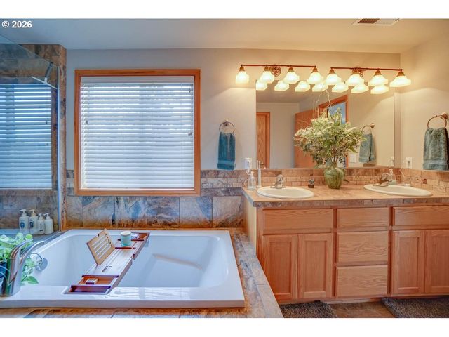 2107 N 5TH Way, Ridgefield, WA 98642