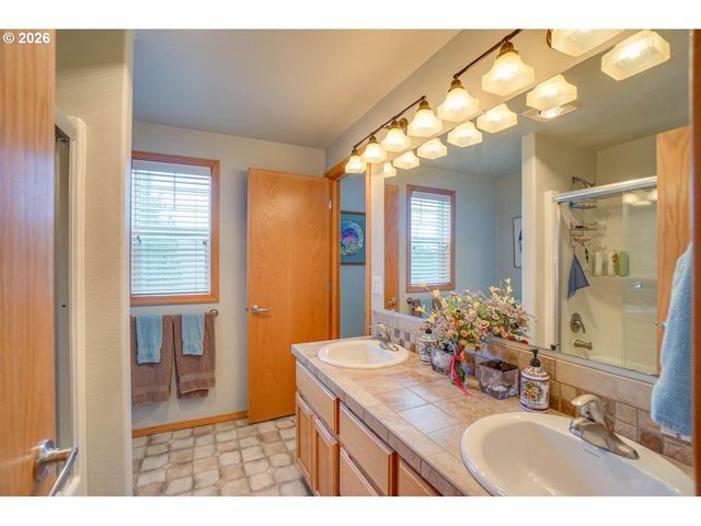 2107 N 5TH Way, Ridgefield, WA 98642