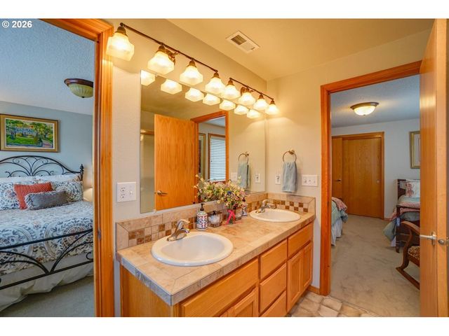 2107 N 5TH Way, Ridgefield, WA 98642