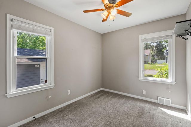 2097 Belmont Lane E, North Saint Paul, MN 55109