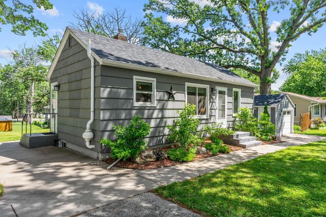 2097 Belmont Lane E, North Saint Paul, MN 55109