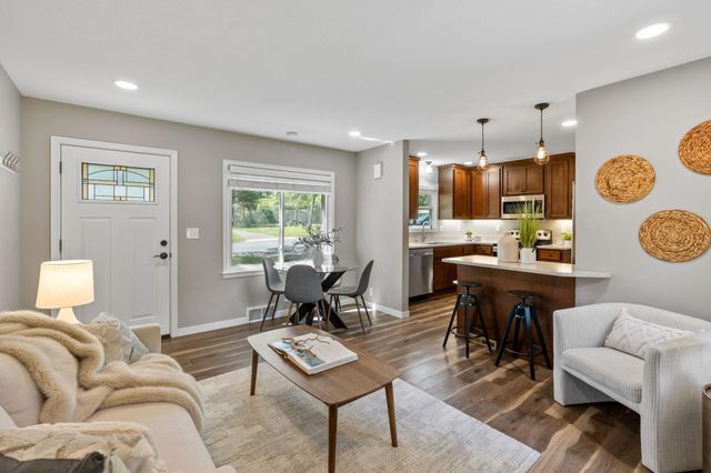 2097 Belmont Lane E, North Saint Paul, MN 55109