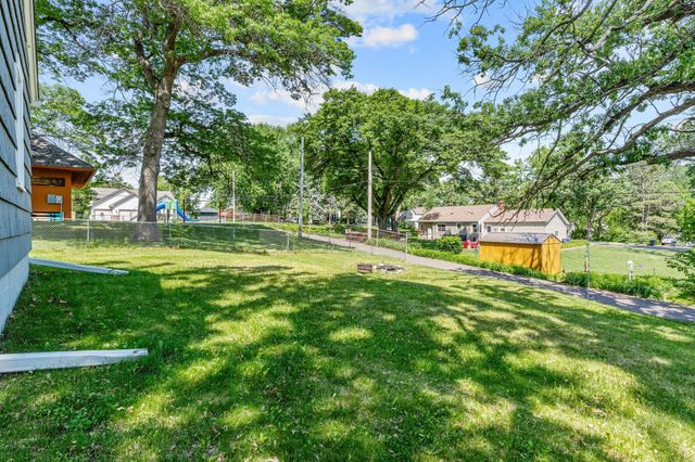 2097 Belmont Lane E, North Saint Paul, MN 55109
