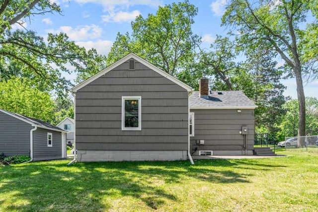 2097 Belmont Lane E, North Saint Paul, MN 55109
