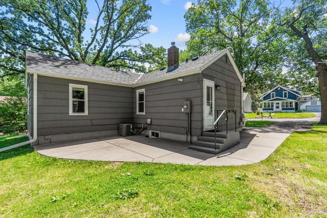 2097 Belmont Lane E, North Saint Paul, MN 55109