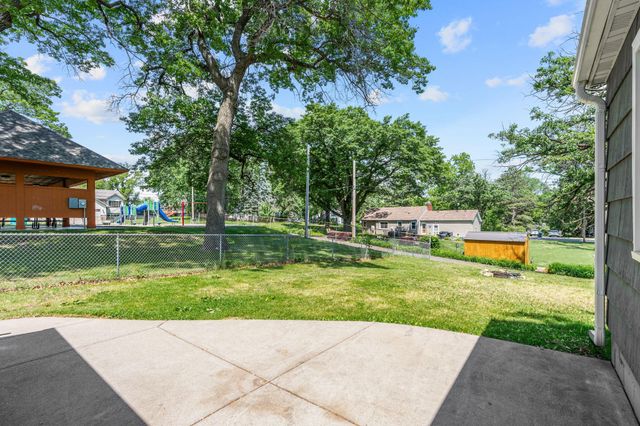 2097 Belmont Lane E, North Saint Paul, MN 55109