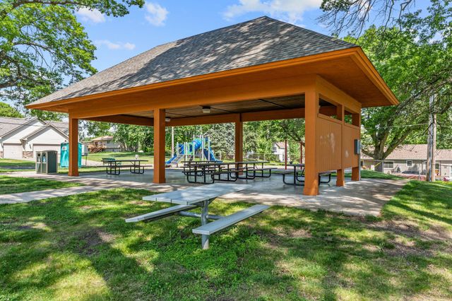 2097 Belmont Lane E, North Saint Paul, MN 55109