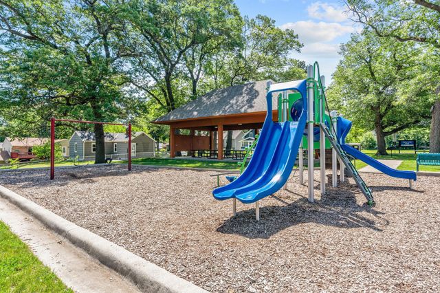 2097 Belmont Lane E, North Saint Paul, MN 55109