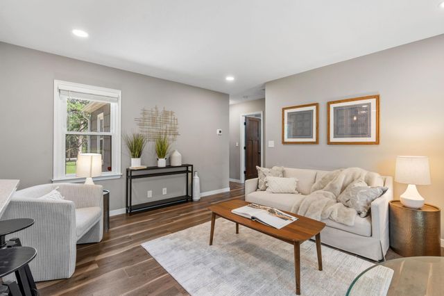 2097 Belmont Lane E, North Saint Paul, MN 55109