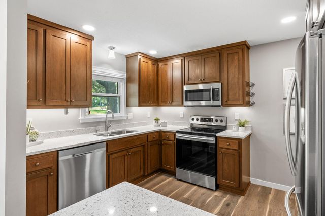 2097 Belmont Lane E, North Saint Paul, MN 55109