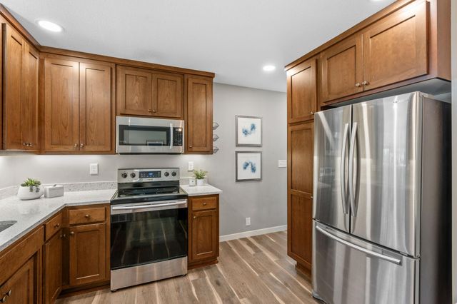 2097 Belmont Lane E, North Saint Paul, MN 55109
