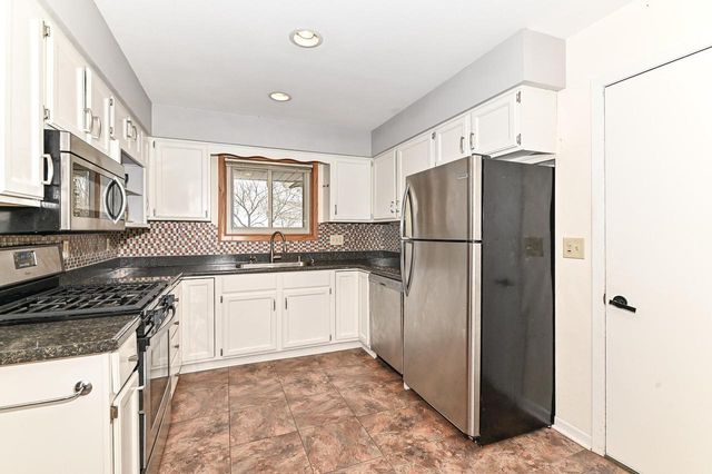 917 Howard STREET, Waukesha, WI 53188