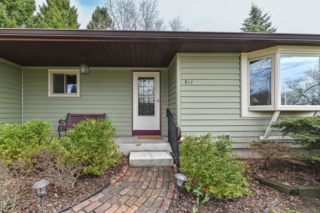 917 Howard STREET, Waukesha, WI 53188