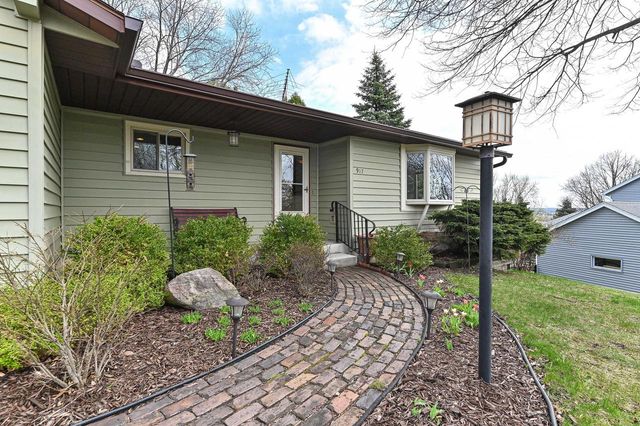 917 Howard STREET, Waukesha, WI 53188