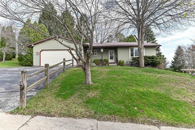 917 Howard STREET, Waukesha, WI 53188