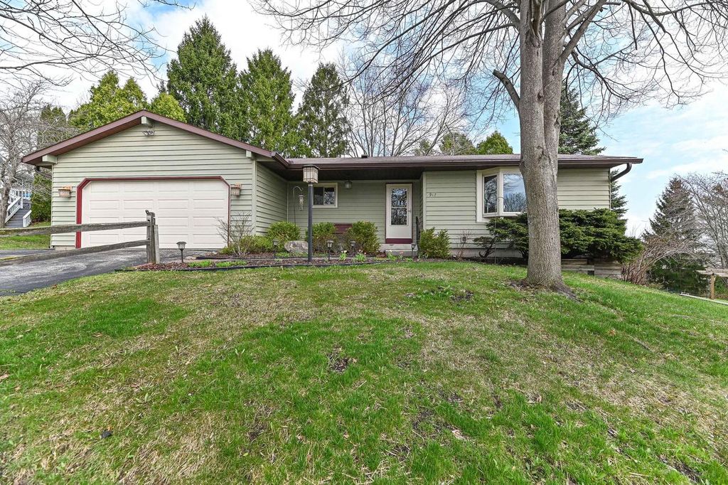 917 Howard STREET, Waukesha, WI 53188