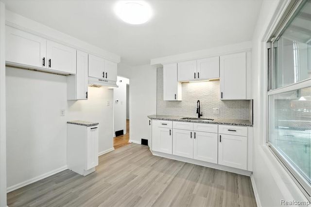 7445 Rockdale, Redford, MI 48239