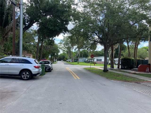 1806 SW 23rd St, Fort Lauderdale, FL 33315