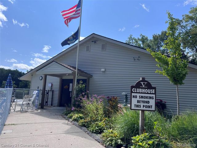 61958 Ticonderoga Drive, South Lyon, MI 48178