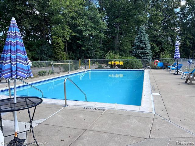 61958 Ticonderoga Drive, South Lyon, MI 48178