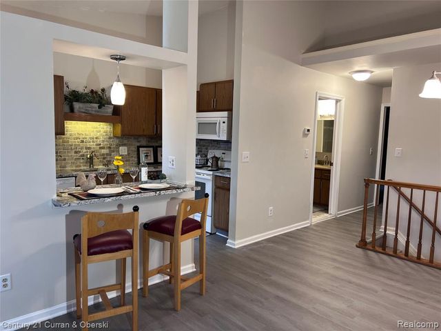 61958 Ticonderoga Drive, South Lyon, MI 48178