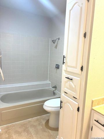 11843 Braesview Apt 701, San Antonio, TX 78213