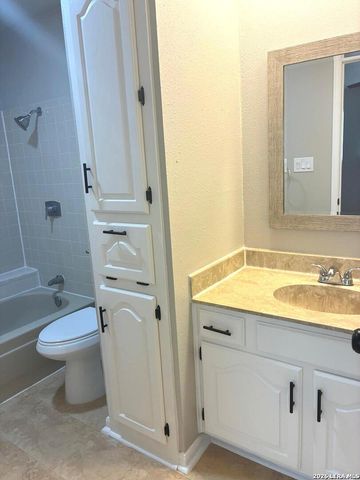 11843 Braesview Apt 701, San Antonio, TX 78213